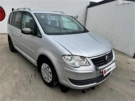 VOLKSWAGEN TOURAN SE TDI 140
