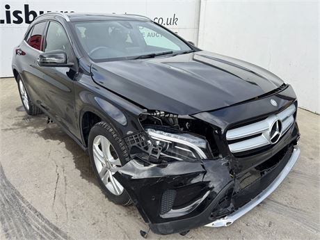 MERCEDES-BENZ GLA 200 D SPORT PREMIUM + AUTO
